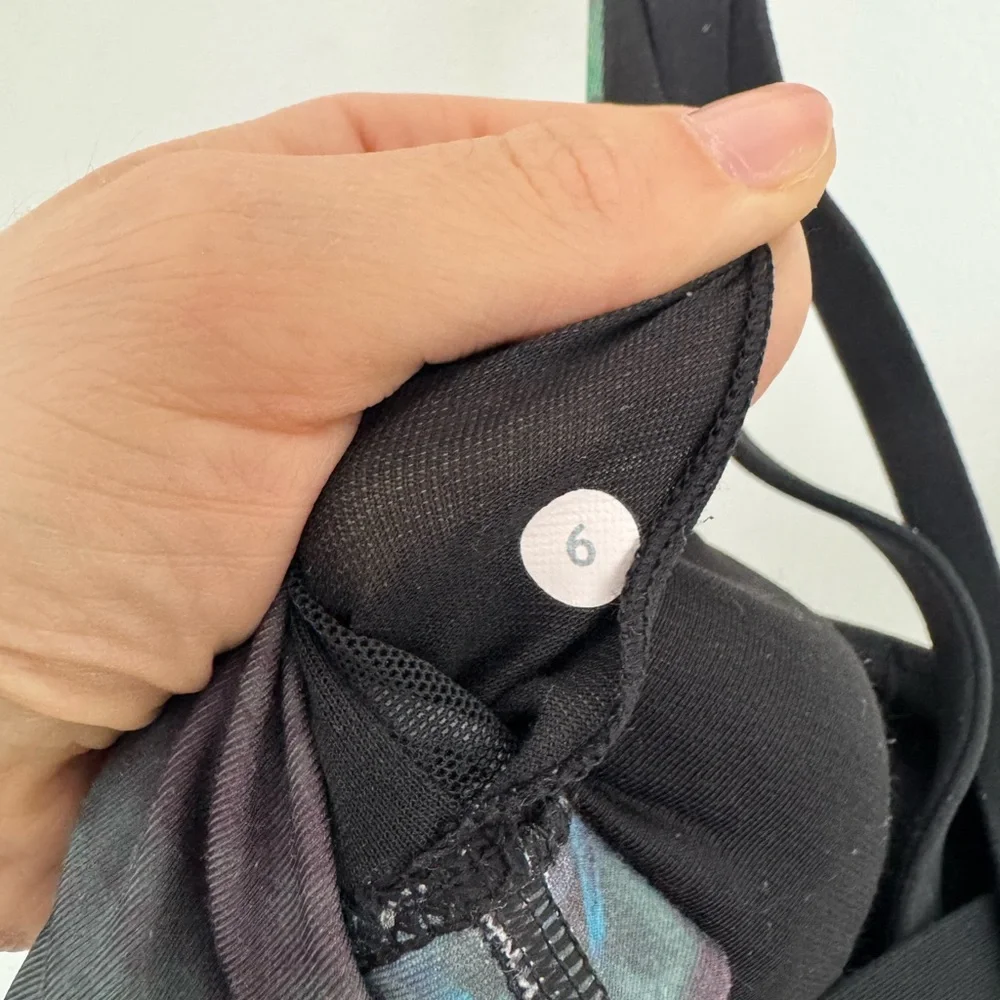 Lululemon Activewear Set - Floral Sports Bra & Shorts - Picture 10 of 10